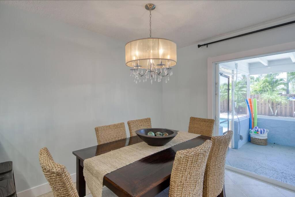 Paradise 4 Min To The Beach With Private Heated Pool Deerfield Beach Exterior photo
