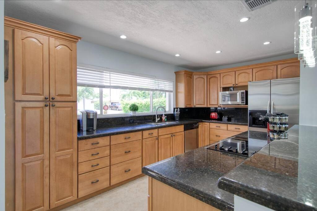 Paradise 4 Min To The Beach With Private Heated Pool Deerfield Beach Exterior photo