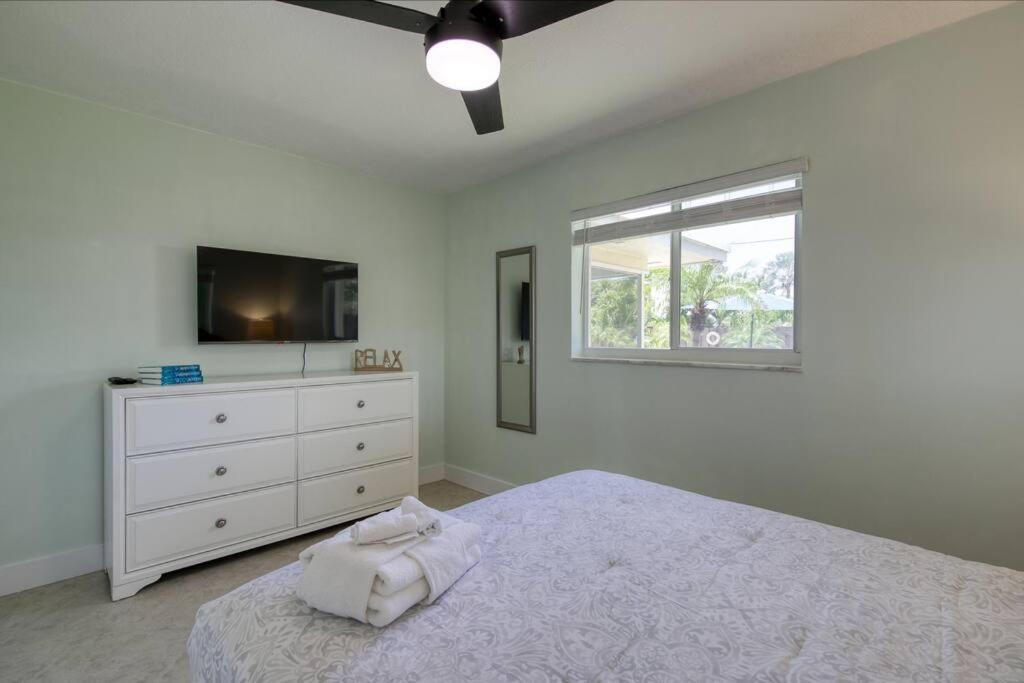 Paradise 4 Min To The Beach With Private Heated Pool Deerfield Beach Exterior photo